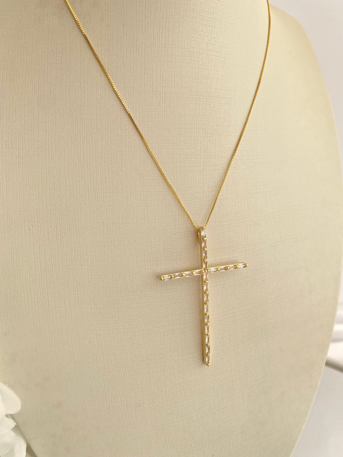 GARGANTILHA CRUZ CRISTAL