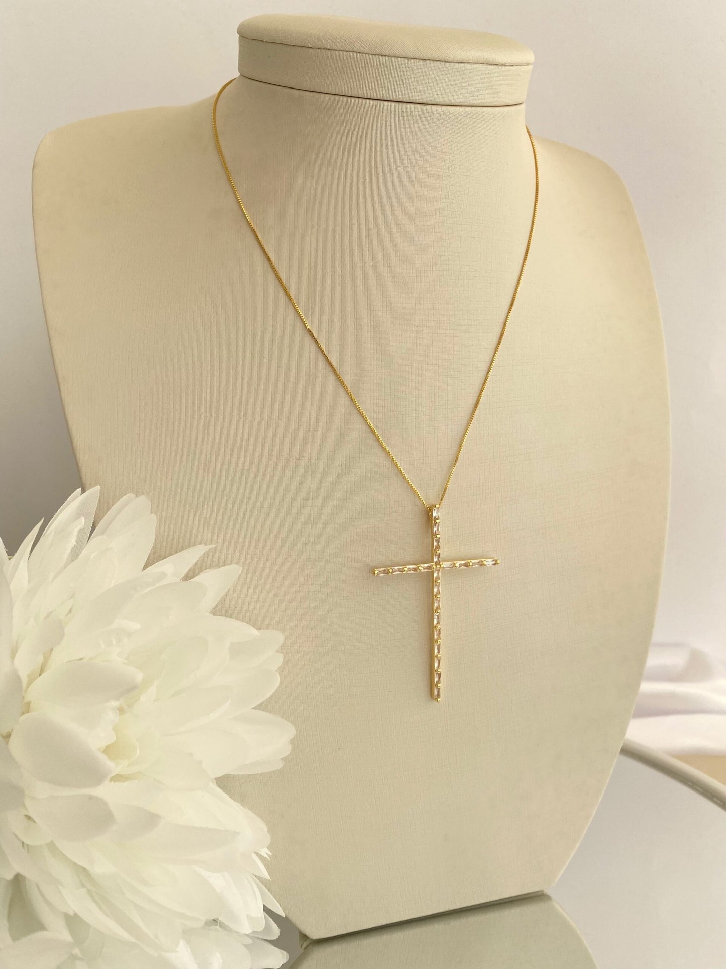 GARGANTILHA CRUZ CRISTAL