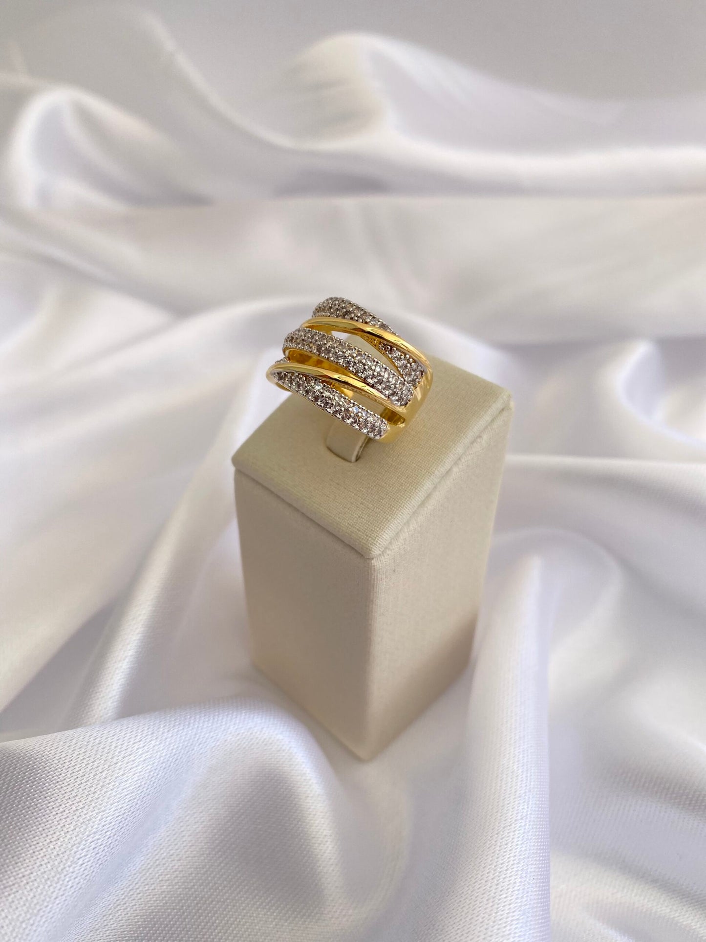 ANEL TRILHO DE CRISTAIS