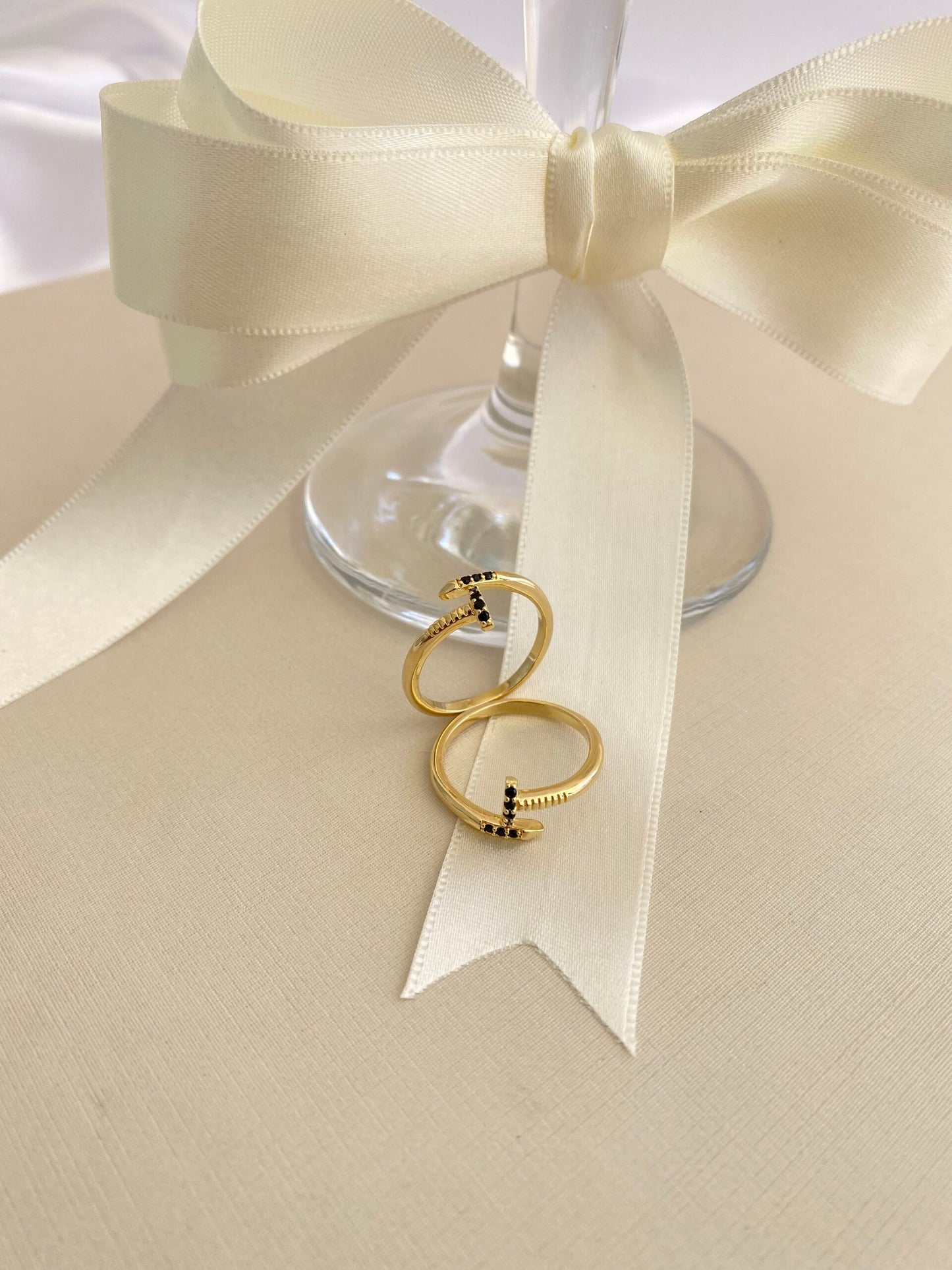 ANEL PREGO CRAVEJADO