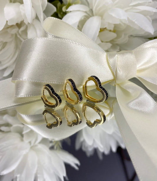 BRINCO TRIO DE CORAÇÃO PRETO CRAVEJADO