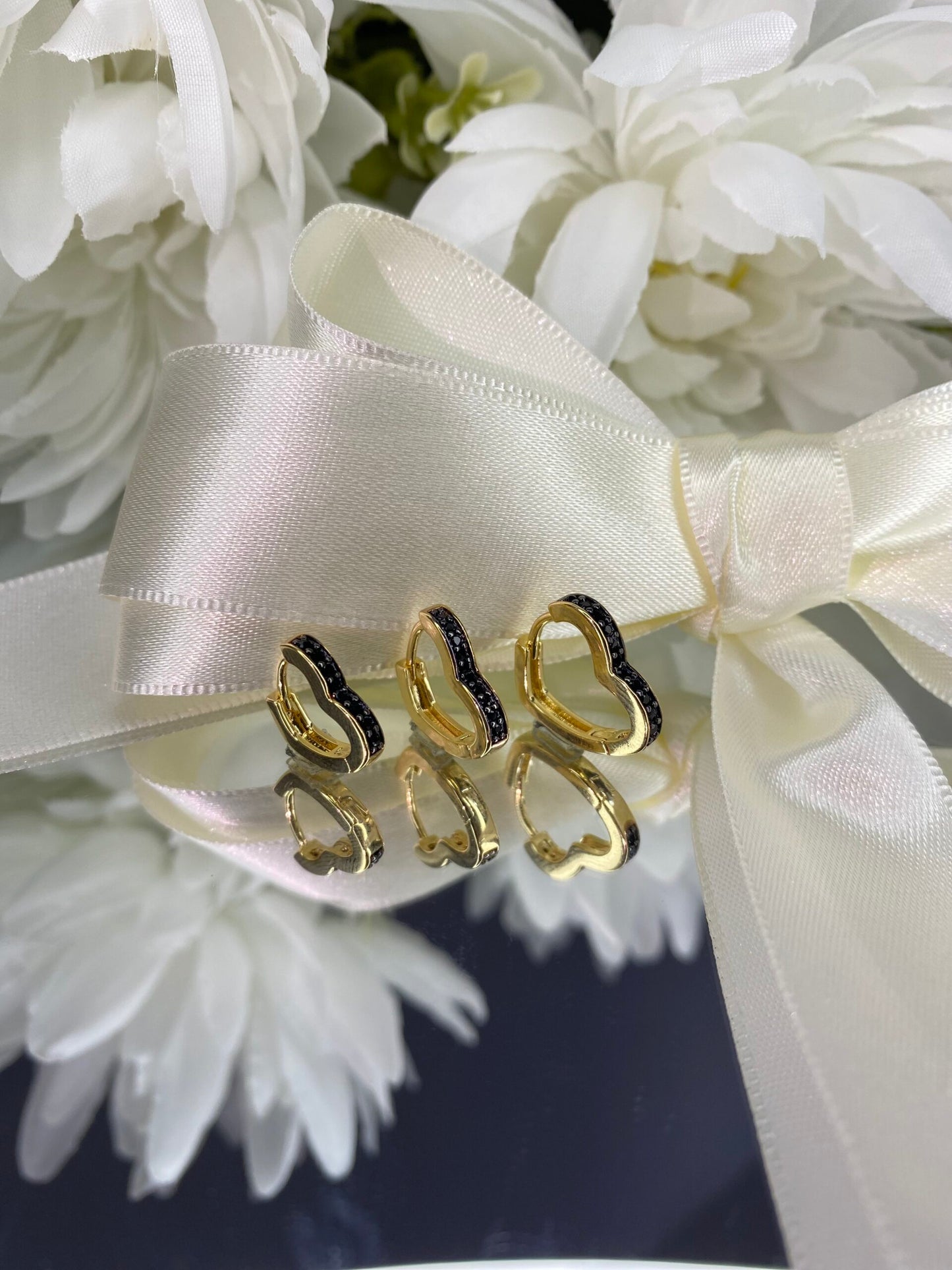 BRINCO TRIO DE CORAÇÃO PRETO CRAVEJADO