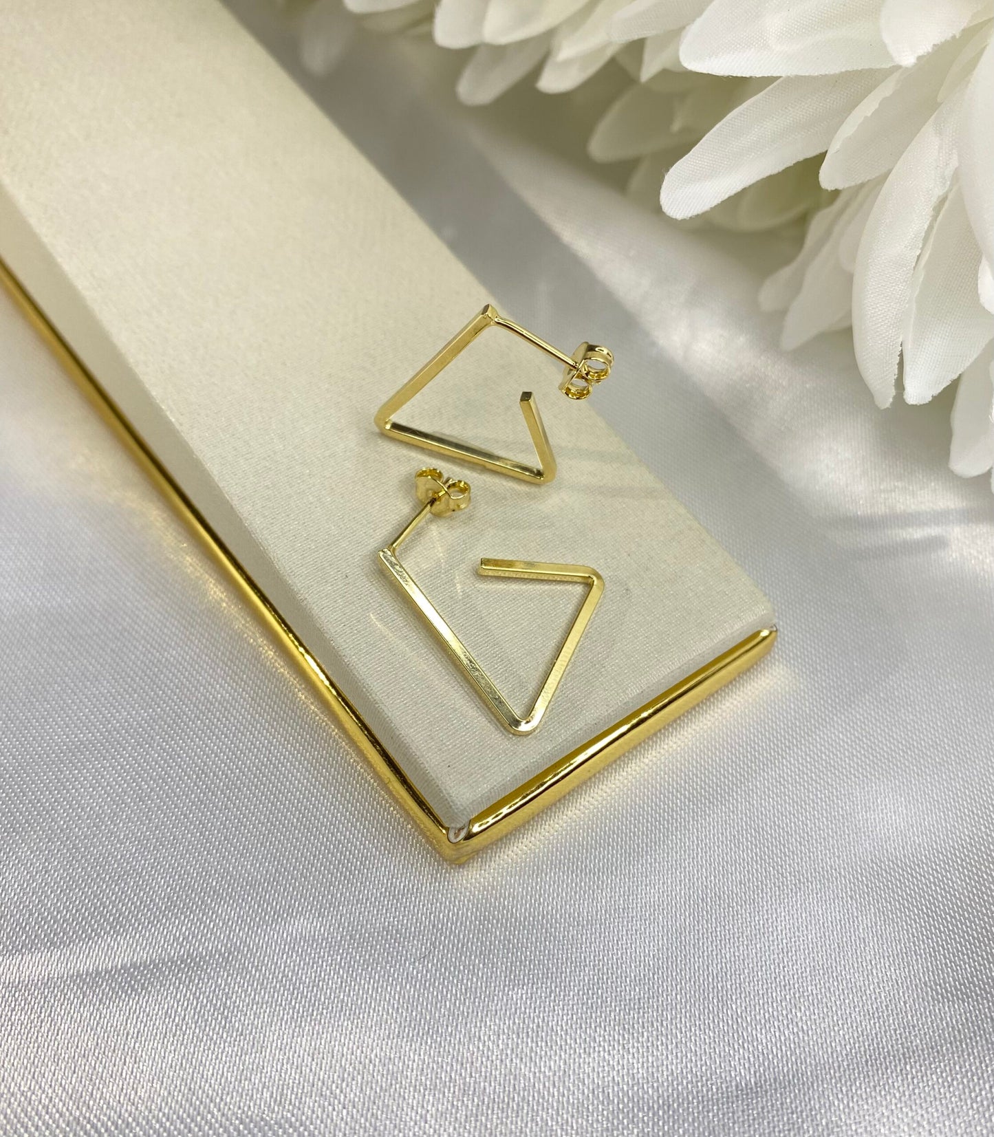 KIT BRINCOS TRIANGULARES VAZADOS