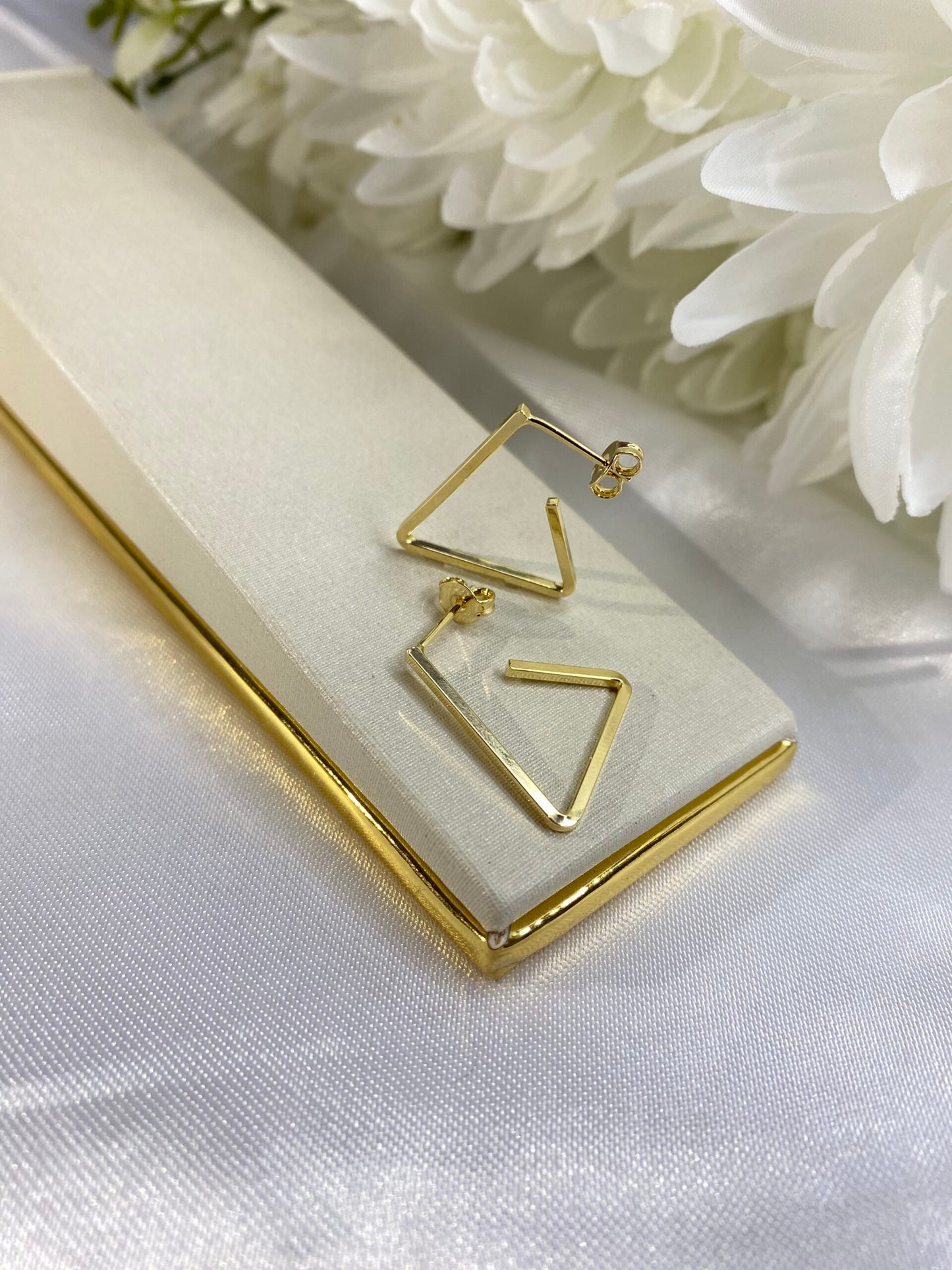 KIT BRINCOS TRIANGULARES VAZADOS