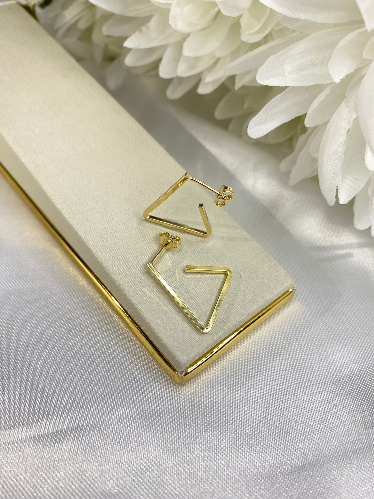 KIT BRINCOS TRIANGULARES VAZADOS