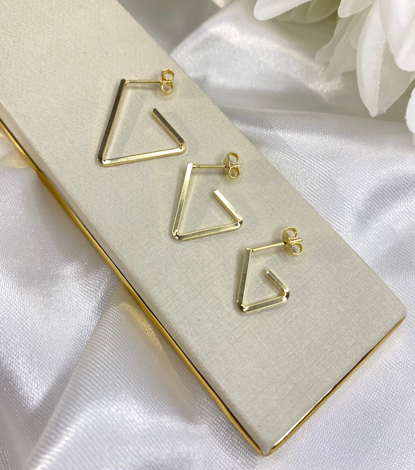 KIT BRINCOS TRIANGULARES VAZADOS