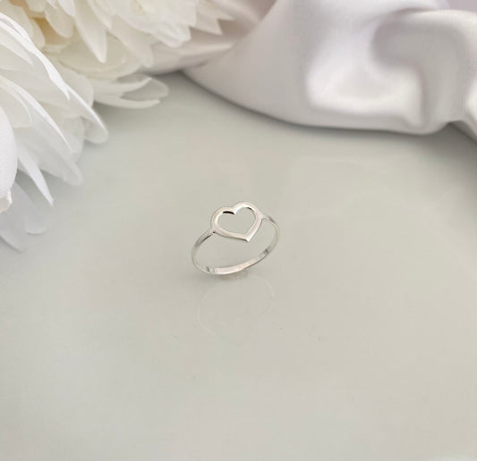 ANEL PRATA CORAÇÃO VAZADO