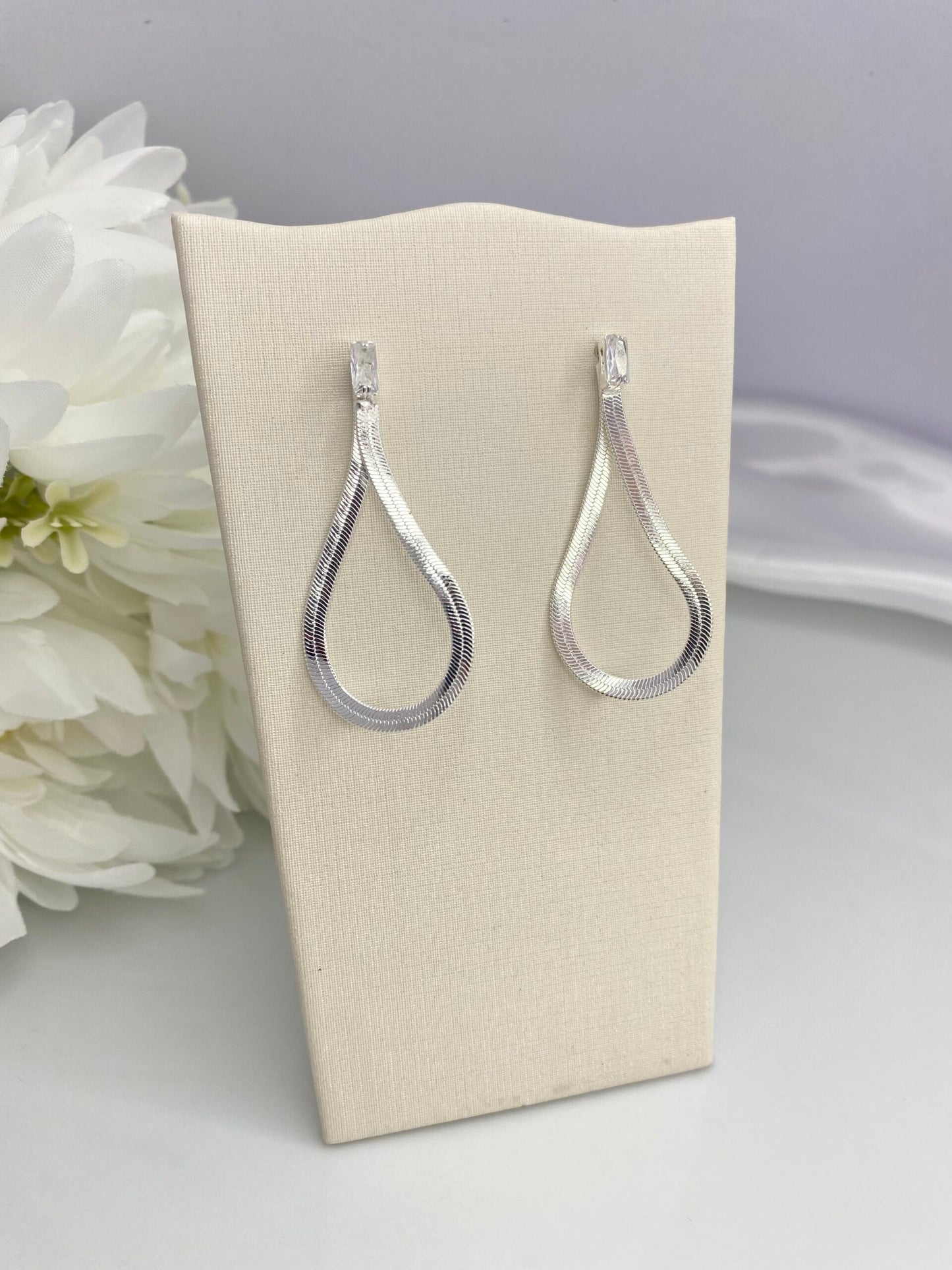 BRINCO DE PRATA ESSÊNCIA CURVA