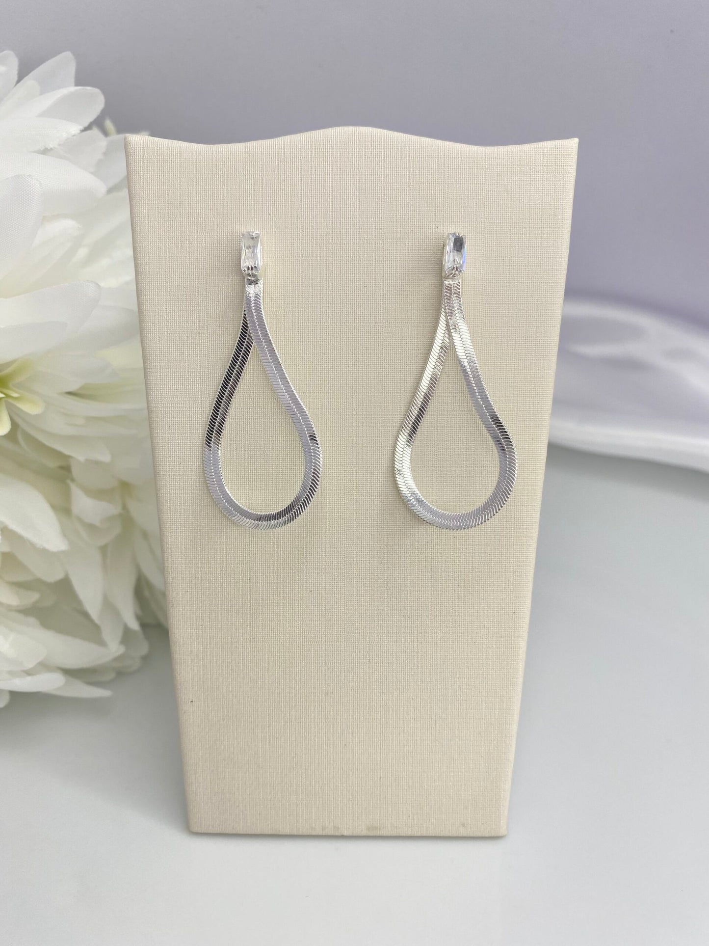 BRINCO DE PRATA ESSÊNCIA CURVA