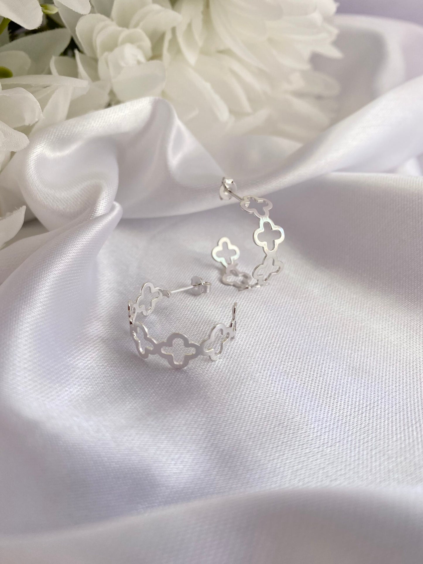 BRINCO TREVO DE PRATA MÉDIO