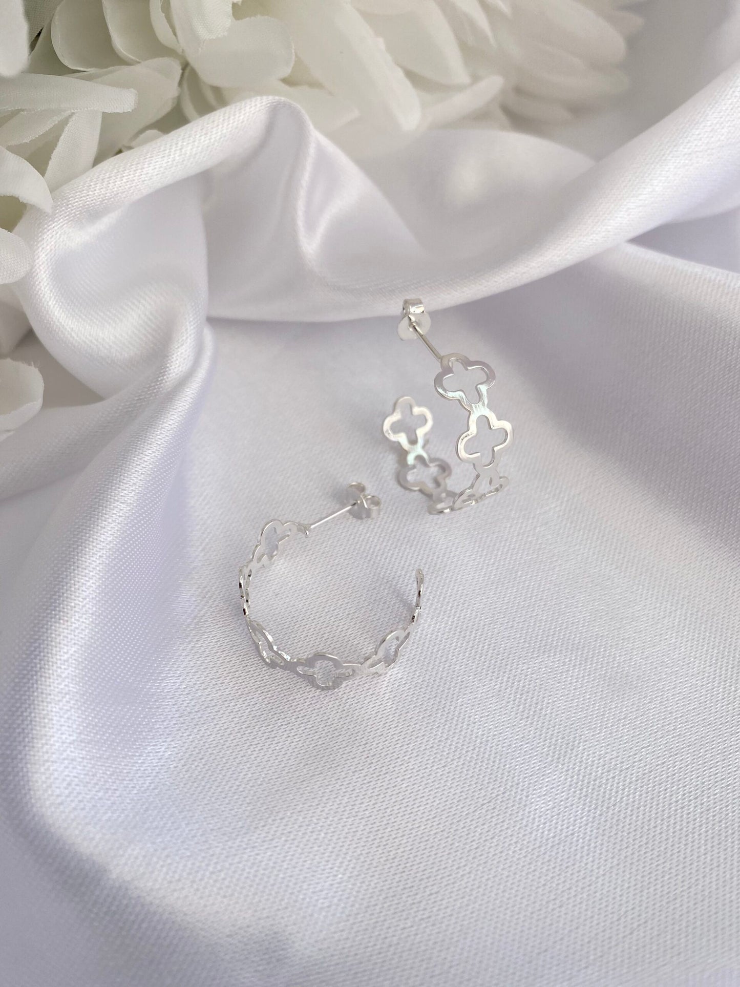 BRINCO TREVO DE PRATA MÉDIO