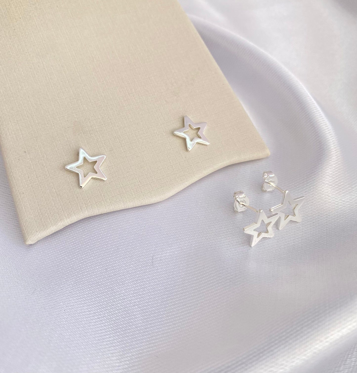 BRINCO PRATA ESTRELA VAZADO PEQUENO