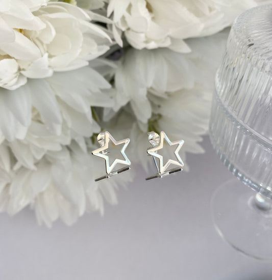 BRINCO PRATA ESTRELA VAZADO MÉDIO