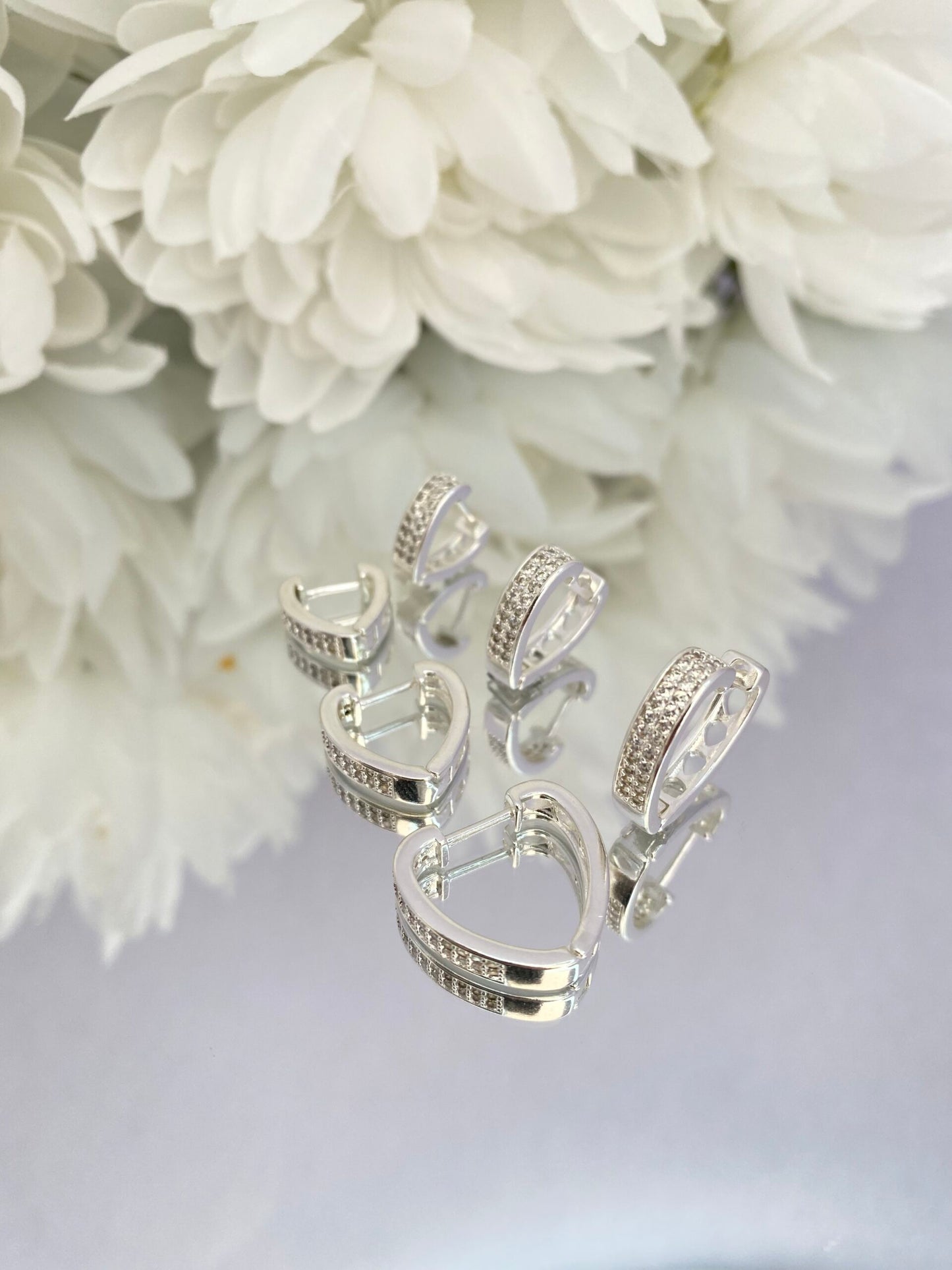 KIT BRINCO ARGOLA PRATA CORAÇÃO CRAVEJADO