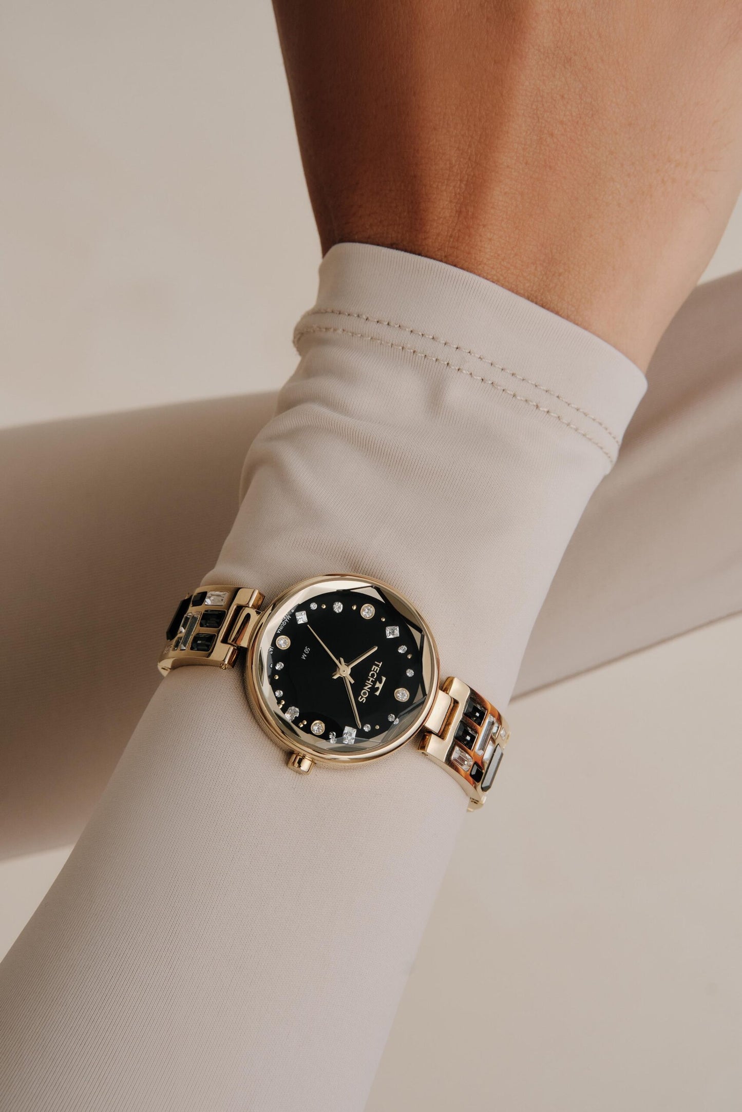 RELÓGIO TECHNOS FEMININO CRYSTAL DOURADO E PRETO