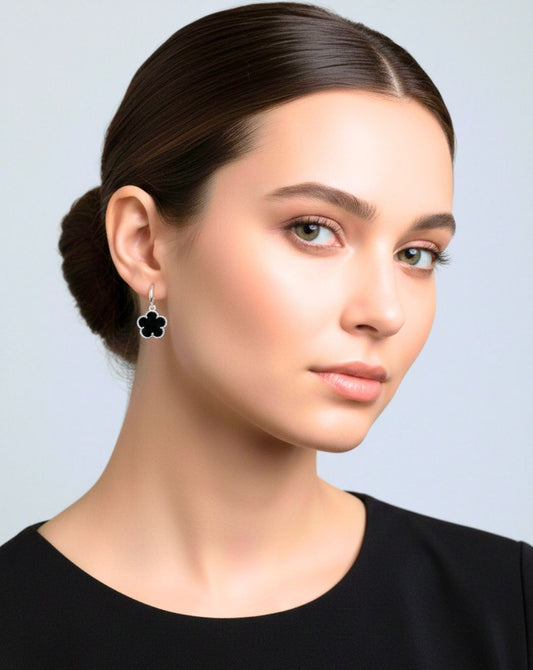 BRINCO PRATA TREVO PRETO