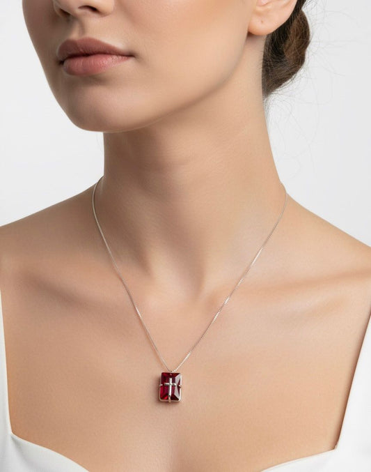 ESCAPULÁRIO PRATA CRUZ PRECIOSA - PEDRA VERMELHA