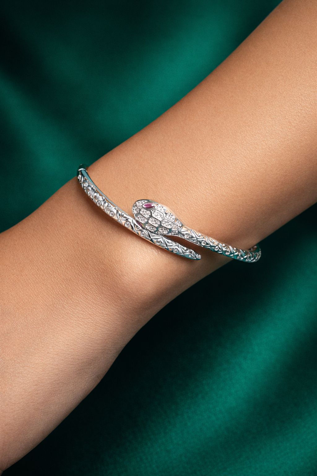 BRACELETE SERPENTE ROYALE OLHO (RUBI)