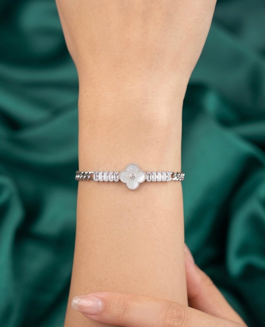PULSEIRA CLOVER RADIANTE BRANCA
