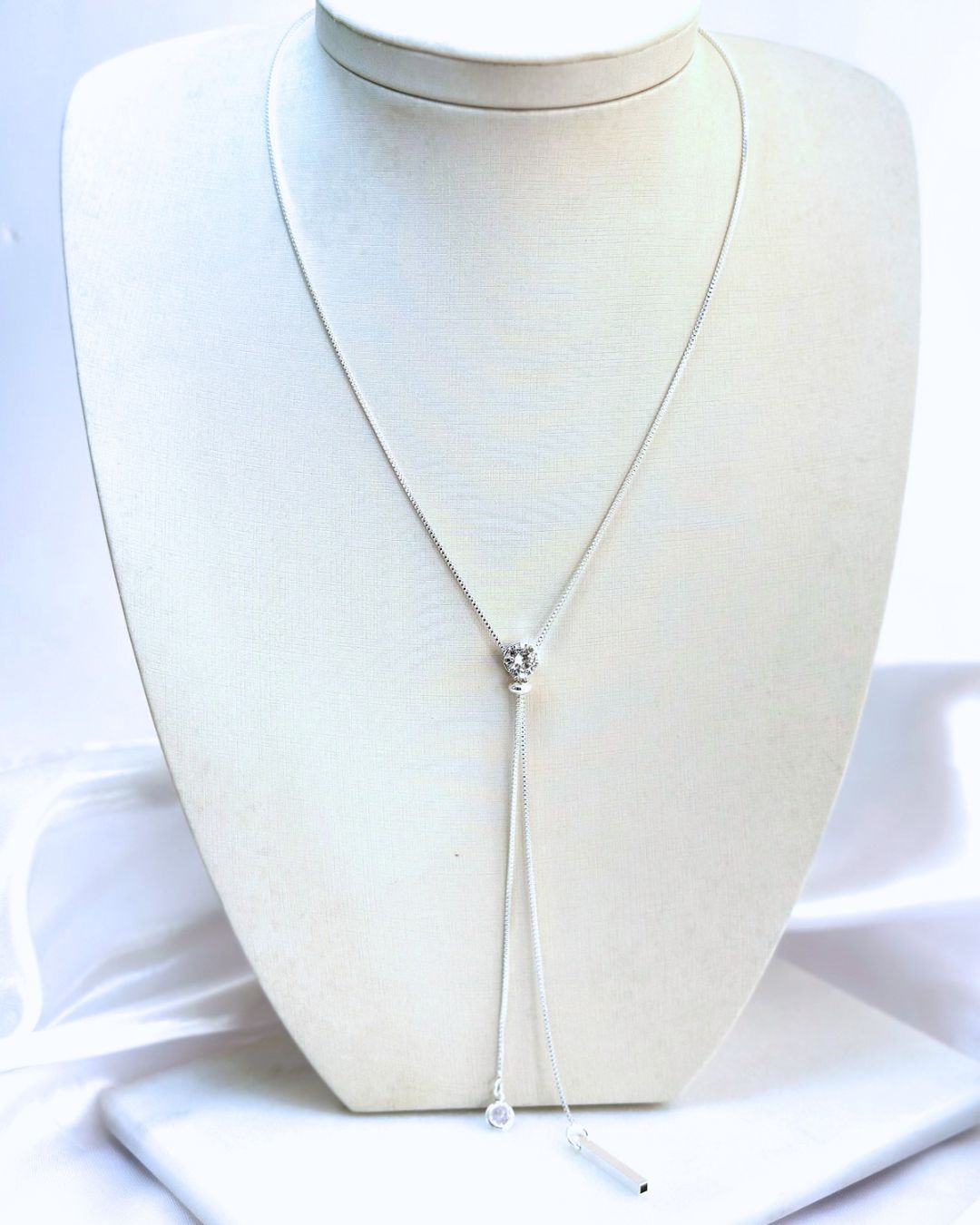 COLAR GRAVATINHA ENCANTO DE PRATA