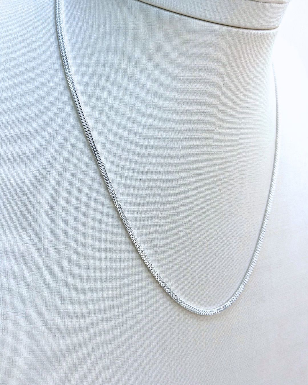 COLAR PRATA FIO DE BRILHO