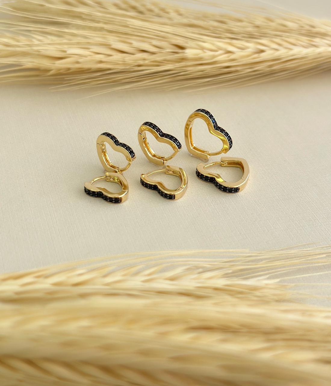 BRINCO TRIO DE CORAÇÃO PRETO CRAVEJADO