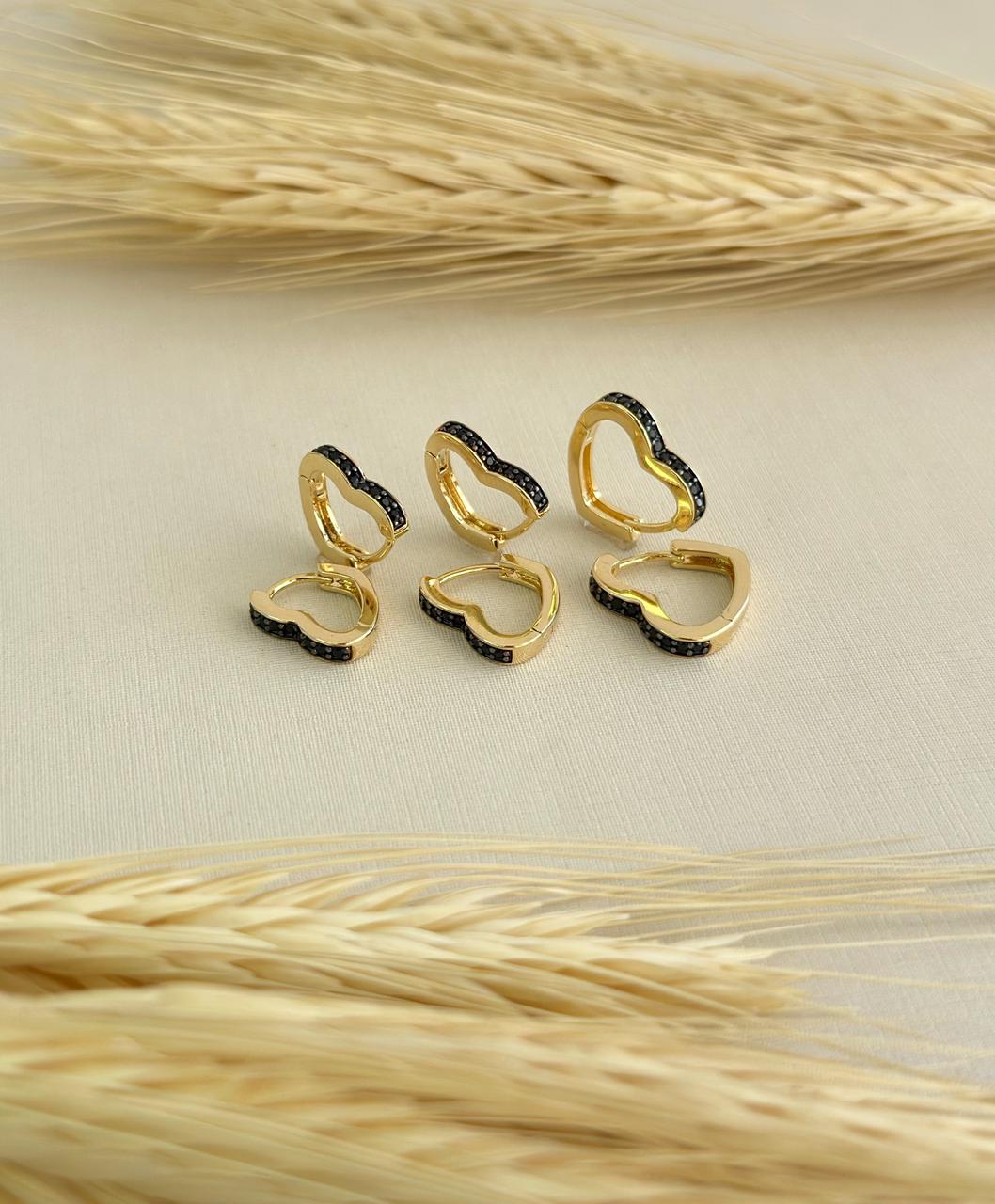 BRINCO TRIO DE CORAÇÃO PRETO CRAVEJADO