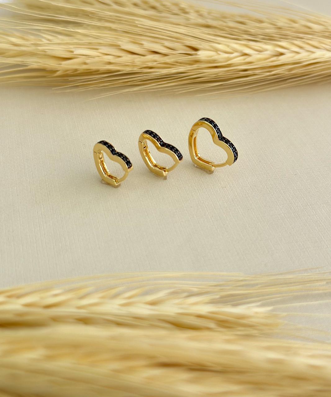 BRINCO TRIO DE CORAÇÃO PRETO CRAVEJADO