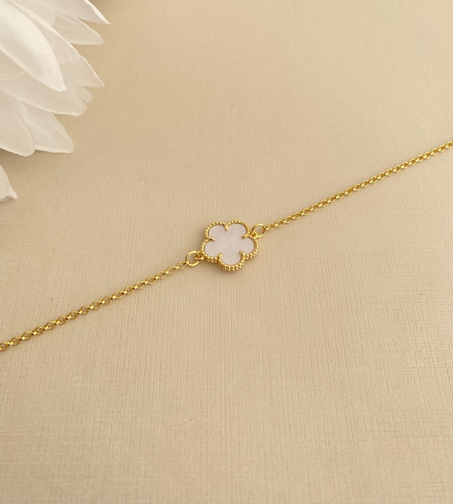 PULSEIRA CLOVER BRANCO