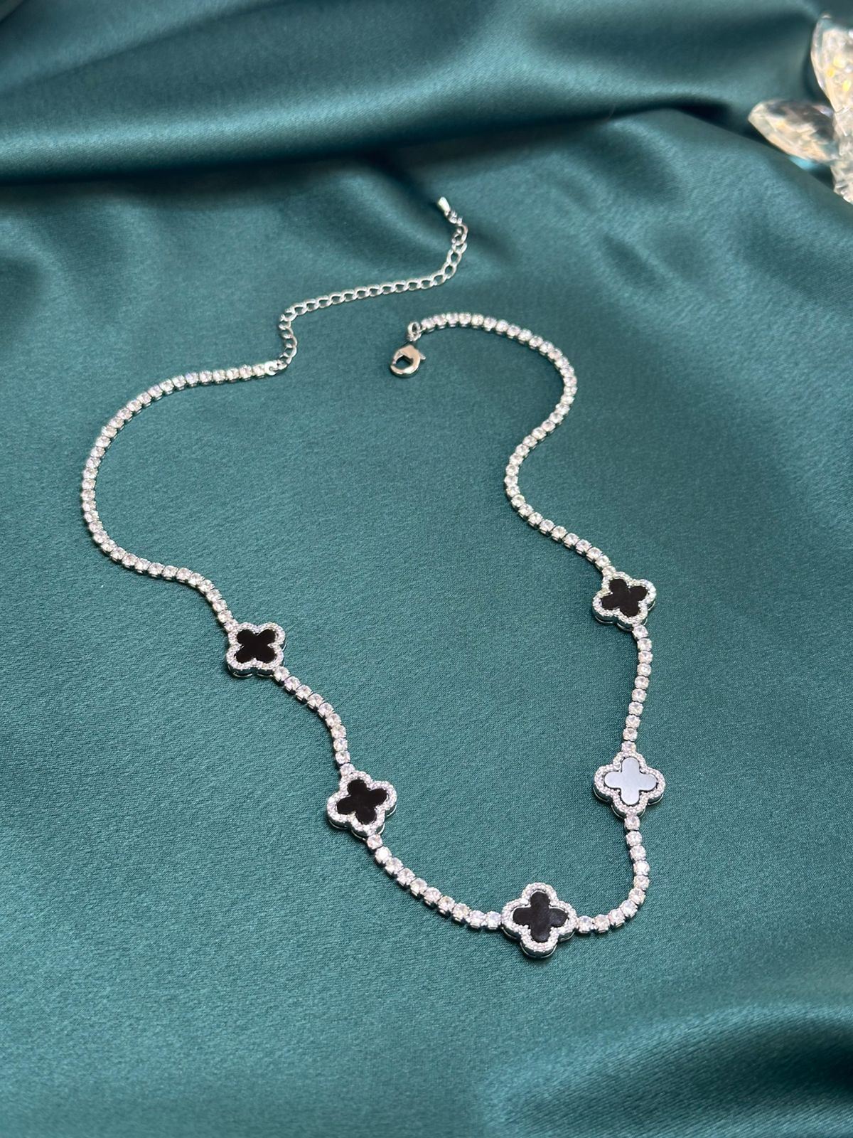 COLAR CLOVER CRAVEJADO PRETO
