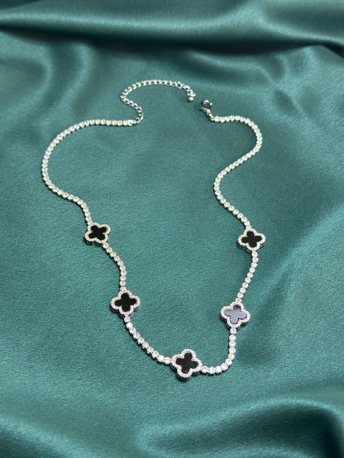 COLAR CLOVER CRAVEJADO PRETO