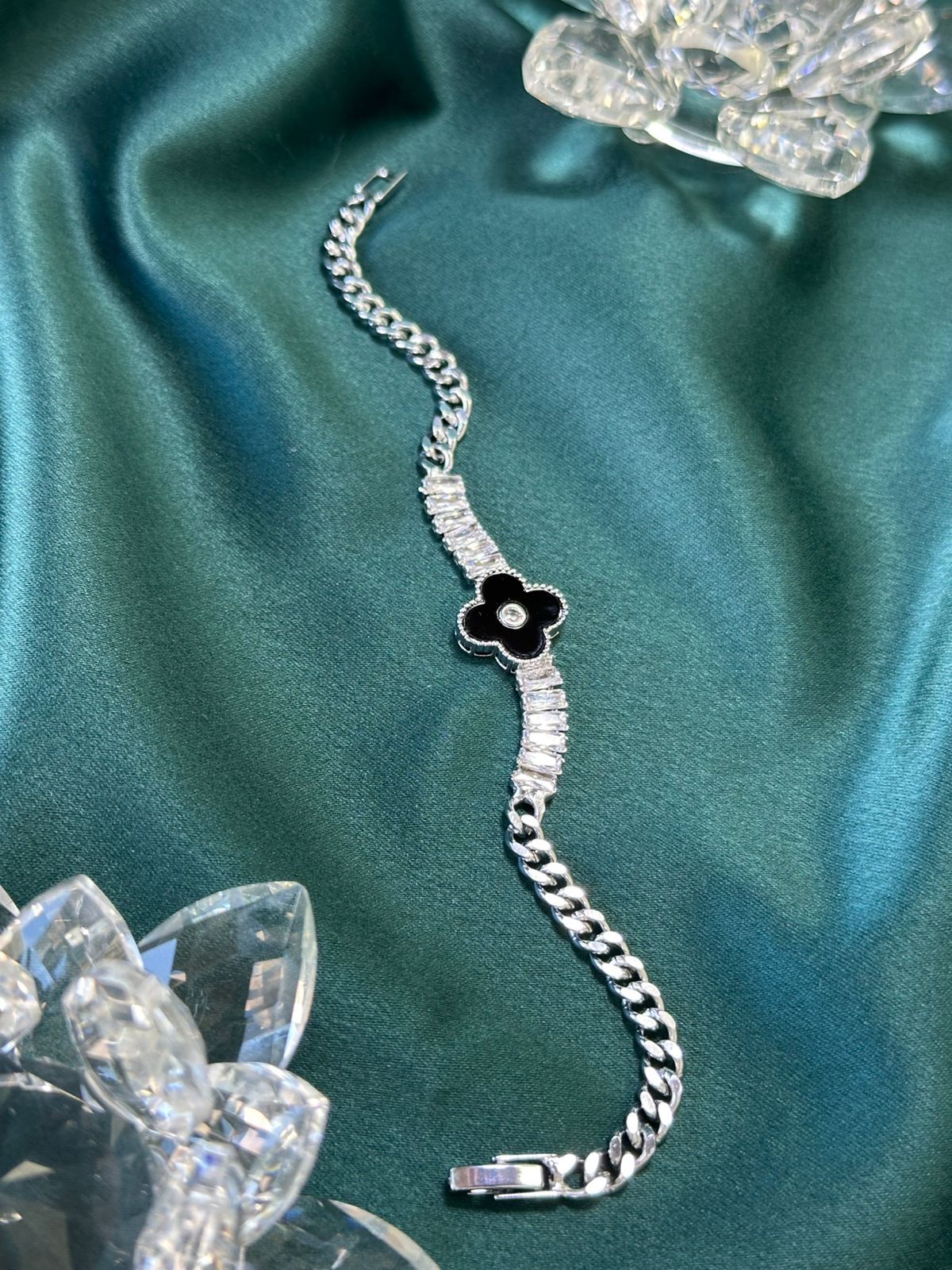 PULSEIRA CLOVER RADIANTE PRETA