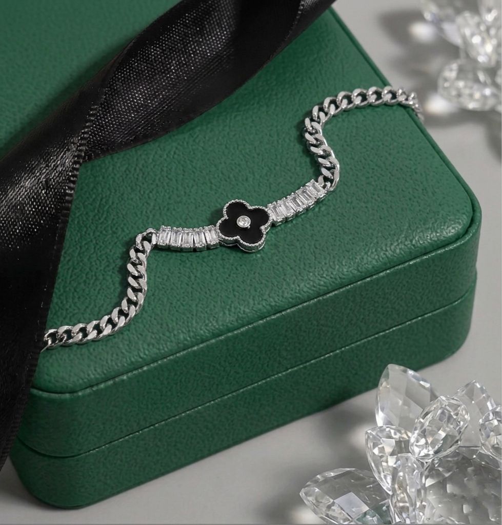 PULSEIRA CLOVER RADIANTE PRETA