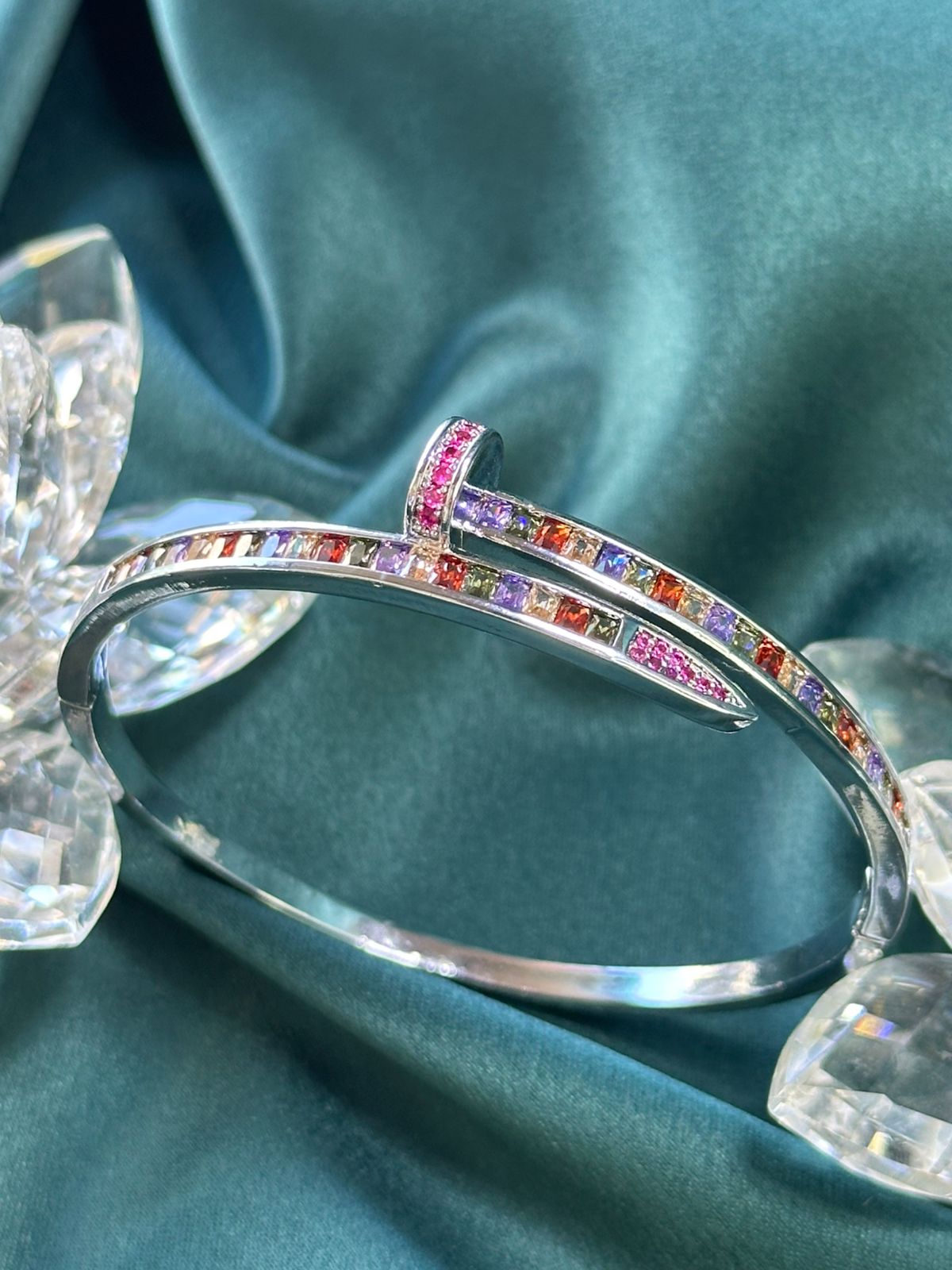 BRACELETE PREGO PRISMA CRAVEJADO