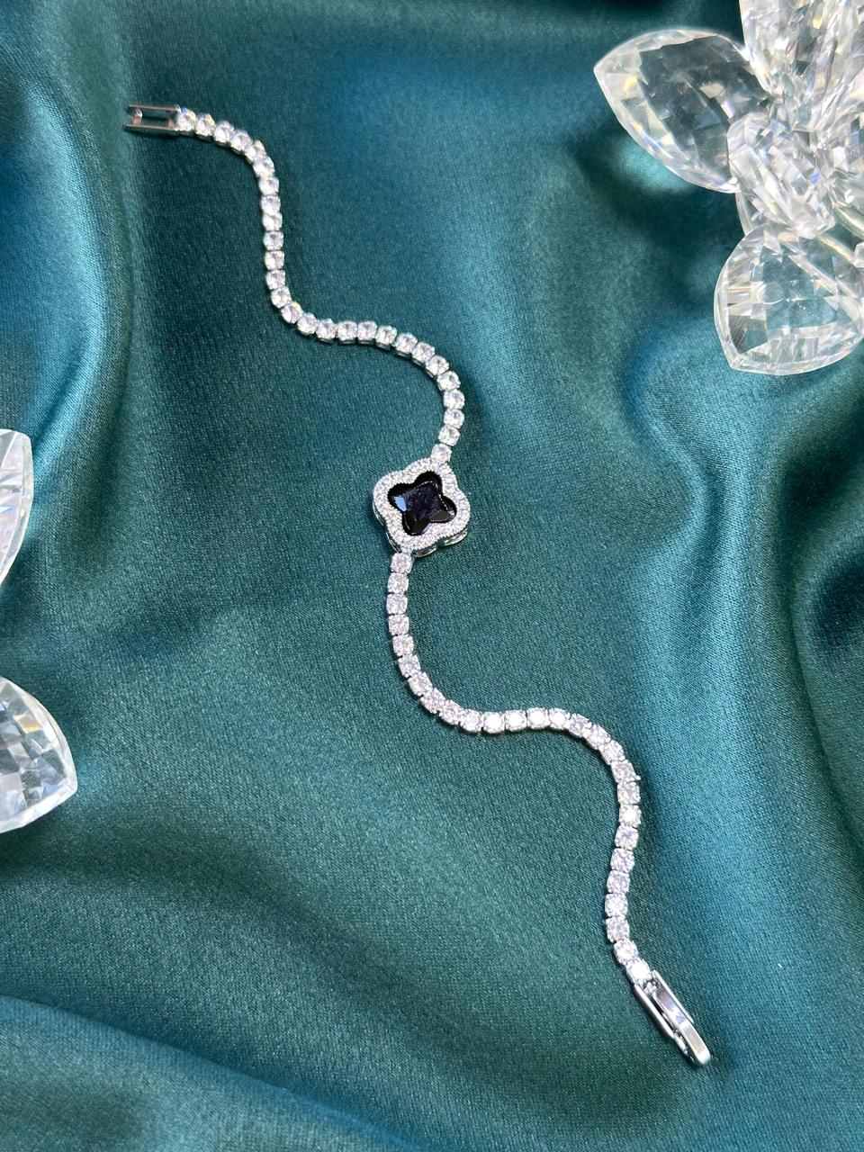 PULSEIRA CLOVER RIVIERA PRETA
