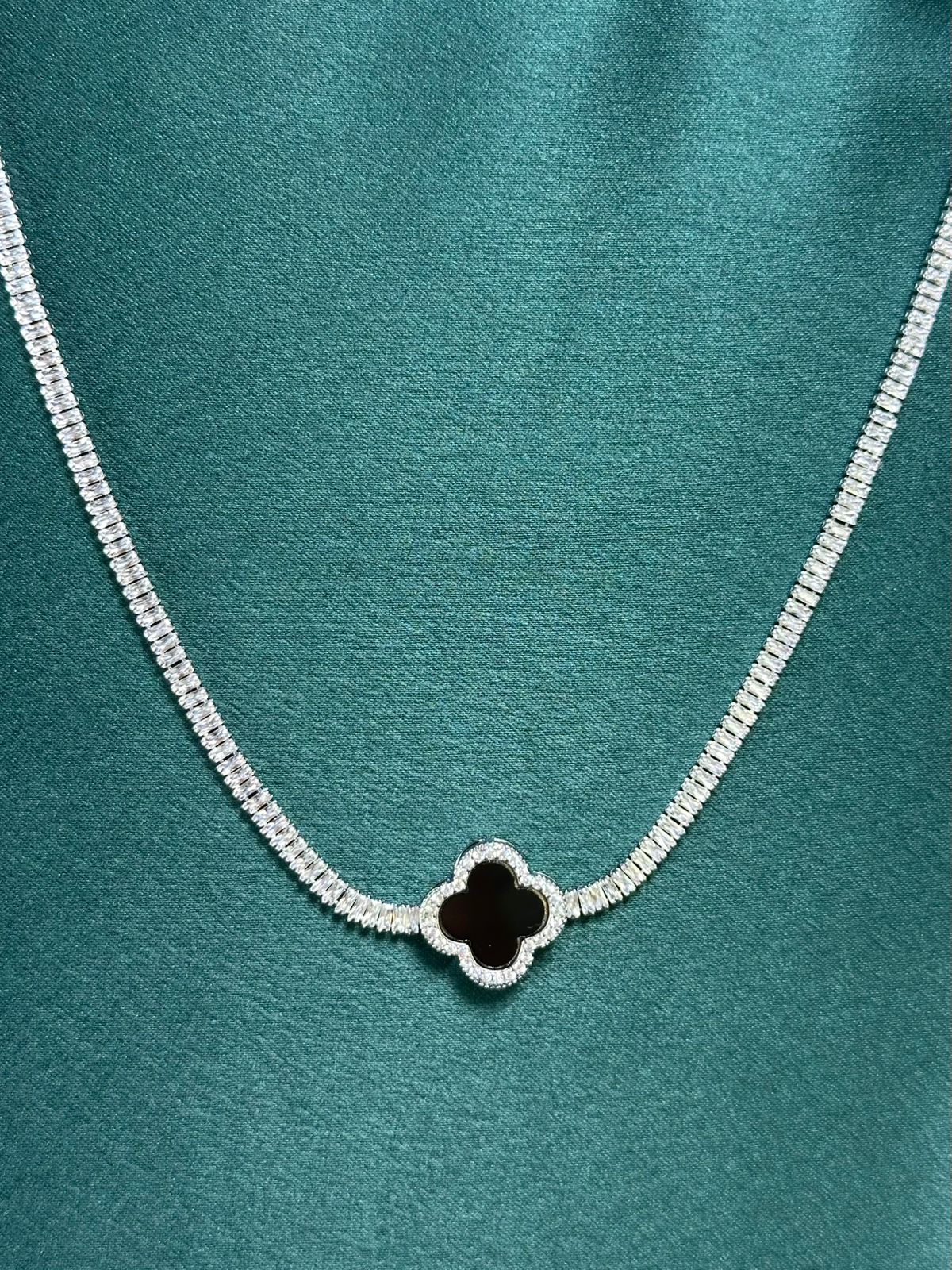 COLAR RIVIERA CLOVER LUX PRETO