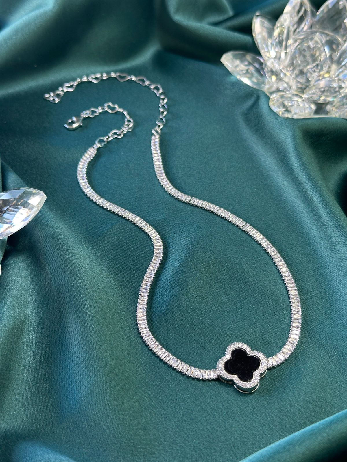 COLAR RIVIERA CLOVER LUX PRETO