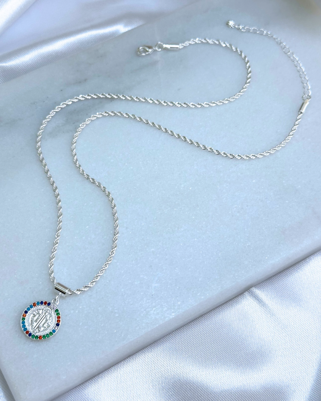 COLAR CÍRCULO DE LUZ BANHADO A PRATA